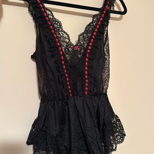 Vintage nightie with snaps! Appears to be from the 80s the tag is worn off